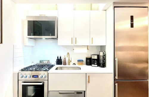 East Village Apartment | East Emerald Studio - Sleeps 3