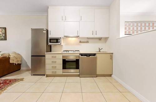 Newcastle Apartment | East End Escape – Holiday Locations Don’t Get Better Than This!