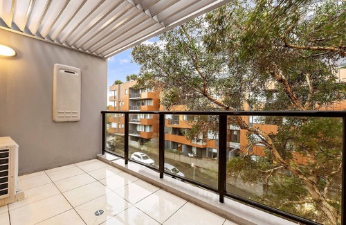 Newcastle Apartment | East End Escape – Holiday Locations Don’t Get Better Than This!