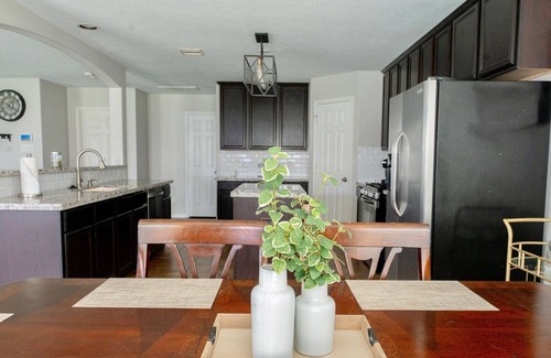 Northeast Houston House | East Houston Modern 4Br Home