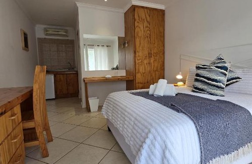 Buffalo City Apartment | East London - Airport - Birder Paradise Units