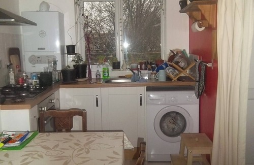 Canning Town Apartment | East London ApartmentSleeps2-Garden-TransportLinks