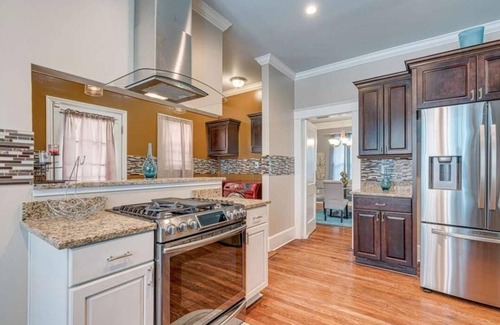 University District House | East Memphis Bungalow on 3/4 acre in the middle of Memphis