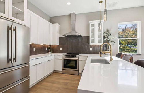 Madison House | East Nash Luxury Escape w/Rooftop Deck-Sleeps 12!