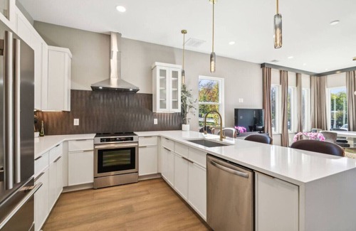 Madison House | East Nash Luxury Escape w/Rooftop Deck-Sleeps 12!