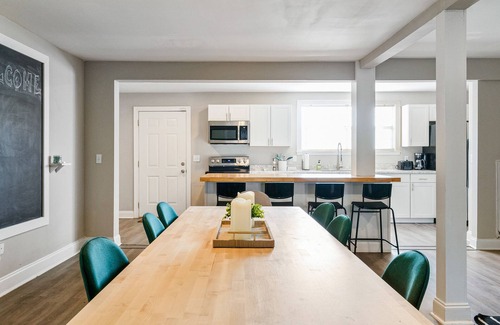 Maplewood Heights House | East Nashville Getaway | 10 Mins to Grand Ole Opry | Rooftop & Cowboy Pool!