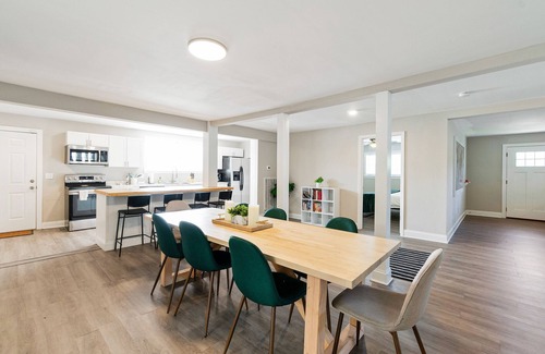 Maplewood Heights House | East Nashville Getaway | 10 Mins to Grand Ole Opry | Rooftop & Cowboy Pool!