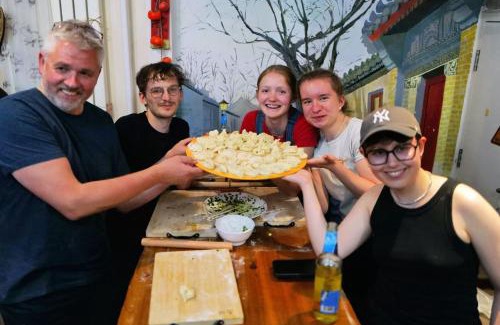 Downtown Beijing Hotel | East Sacred Hotel ᴸᴱO -Accpet the World-2 mins walk to Subway丨Ticket service Route design-Authentic Local Experience丨Near Tiananmen Forbidden丨Free Laundry Coffee English-Speaking Team and WIFI-Unlimited Software 5mins walk to Airport Express