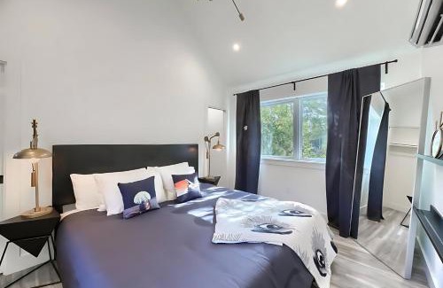 East Cesar Chavez House | East Side 3BR Masterpiece Home