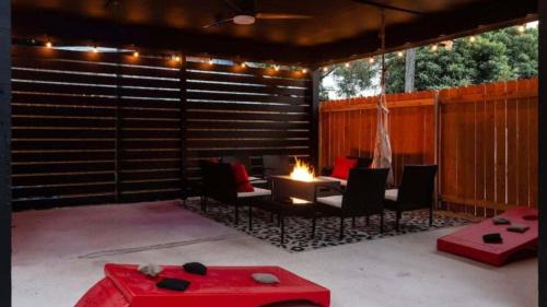 East Cesar Chavez House | East Side 3BR Masterpiece Home