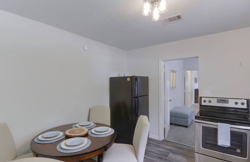 Southeast Pensacola House | East side cottage✨10 min to Downtown✨15 min to NAS✨20 min to Pensacola Beach