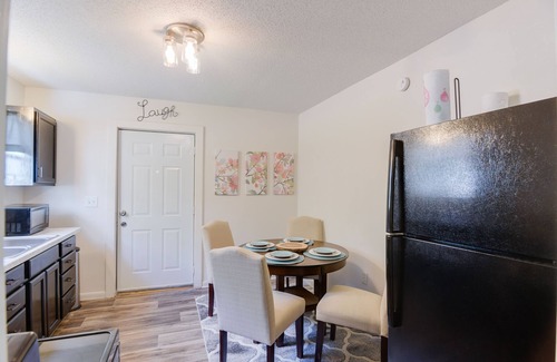 Southeast Pensacola House | East side cottage✨10 min to Downtown✨15 min to NAS✨20 min to Pensacola Beach