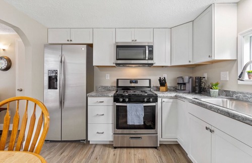 East Syracuse House | East Syracuse - 3 BDRM w/Yard & Parking