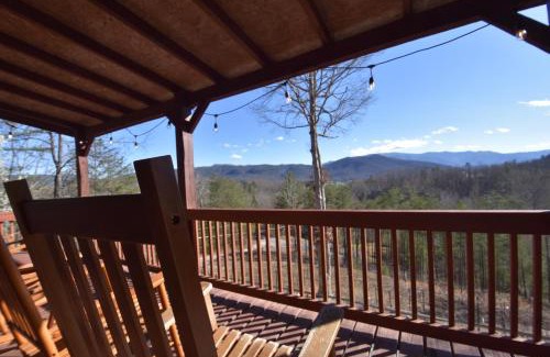 Cosby House | East Tennessee Family Mountain Retreat with Private Vineyard