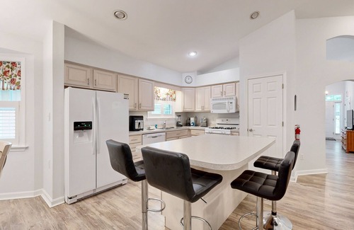 Ocean Pines House | Eastern Shore Getaway with Screened Porch, WiFi & Access to 5 Pools & Beach Club