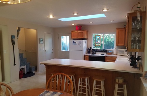 Florence House | Easy 5-minute walk to Heceta Beach! Clean family-sized house with a huge deck.