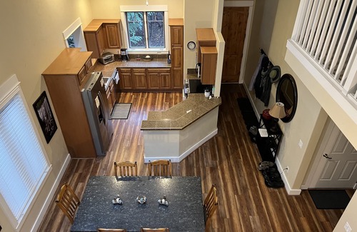 Victor House | Easy Access to Jackson Hole, Targhee, Tetons, Yellowstone. Private Hot Tub.