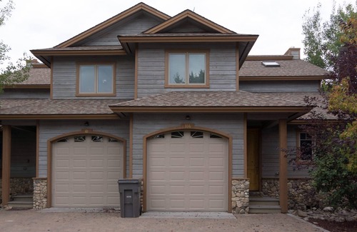 Victor House | Easy Access to Jackson Hole, Targhee, Tetons, Yellowstone. Private Hot Tub.