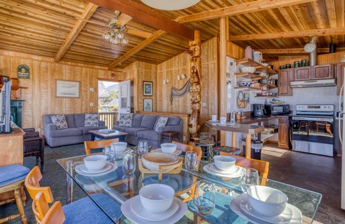 Tierra Del Mar House | Easy-Going Fun in this Five-Bedroom Oceanfront Home with Private Beach Access