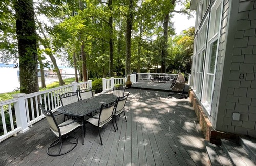 Guntersville House | Easy Livin on Lake Breeze Drive; perfect blend of tranquility, comfort, & beauty