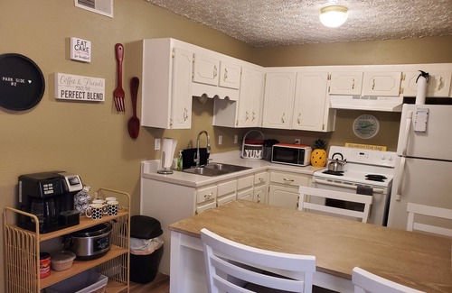 Crocker Apartment | Easy Stay #2 - near Fort Leonard Wood