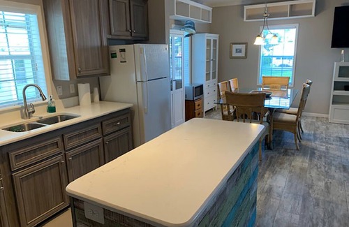 Hobe Sound House | Easy Sunny Florida Getaway - 10 mins to the beach!