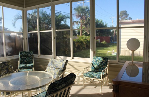 Hobe Sound House | Easy Sunny Florida Getaway - 10 mins to the beach!