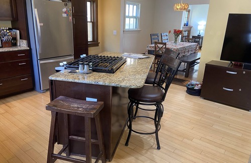 Lower Burns Park House | Easy Walk to the Big House!