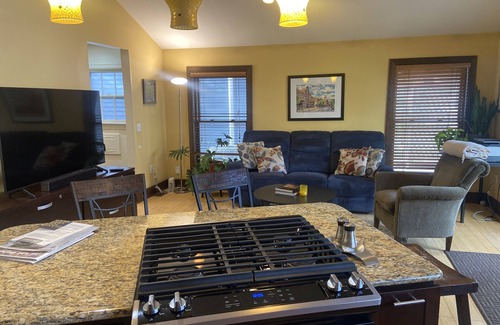 Lower Burns Park House | Easy Walk to the Big House!