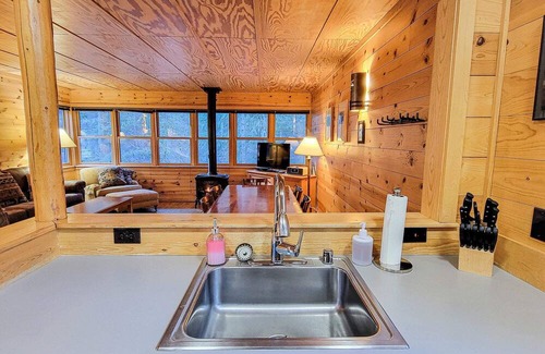 Mazama Cabin | Easy Winters - one bedroom cabin at Wilson Ranch