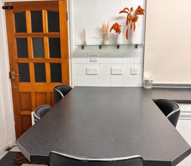 Eltham West House | Ebehi Inn 2
