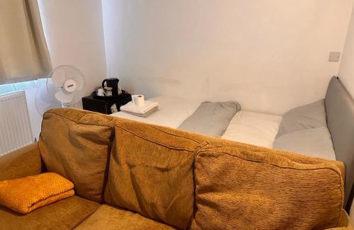 Eltham West House | Ebehi Inn