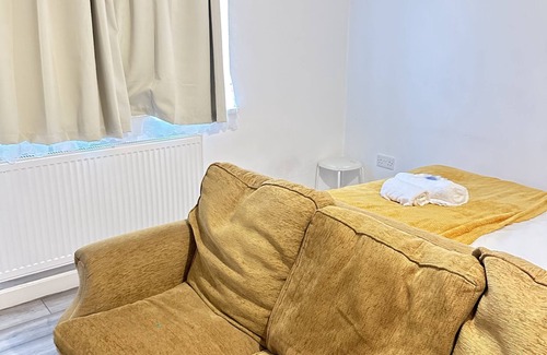Eltham West House | Ebehi Inn