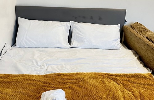 Eltham West House | Ebehi Inn