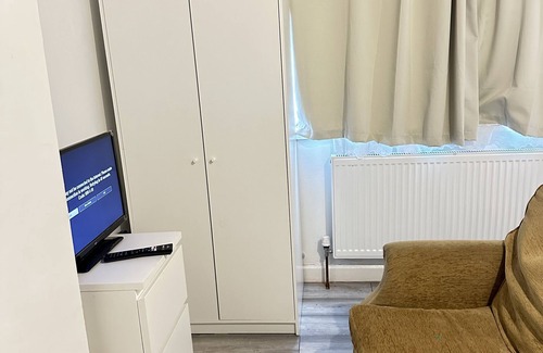 Eltham West House | Ebehi Inn