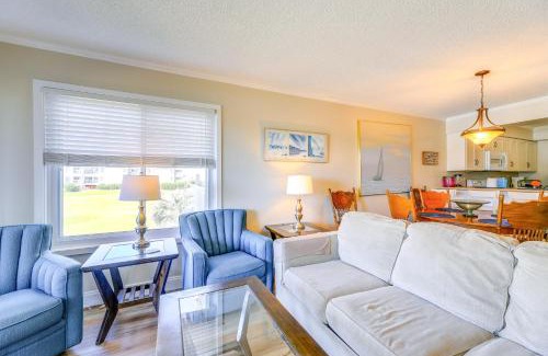 Morehead City Apartment | Eclectic Atlantic Beach Condo with Amenity Access!