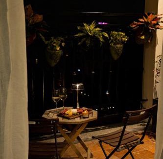 Quang An Apartment | Eclectic & Popart 2 BR Apt with Lake view