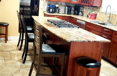 Houston House | Eclectic Retreat - Hou/Pearland/Missouri City - 4BD/2.5BT Home w Huge Yard!