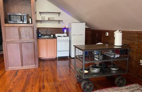 Westside Apartment | Eclectic Third Floor Apartment
