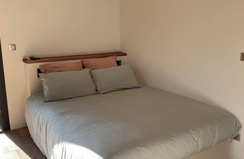 Houilles Bed & Breakfast | Eco Studio with breakfast and terrace 17km from central Paris