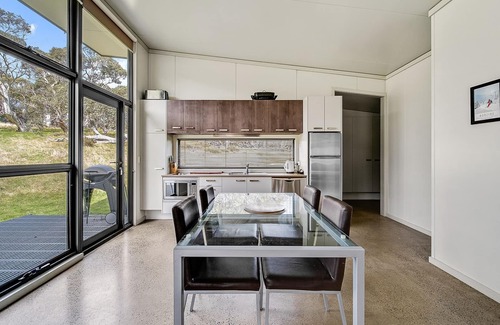 Crackenback Ski Chalet | Ecocrackenback 16 'Sustainable chalet close to the slopes.'