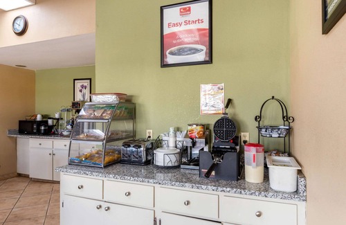 Belton Hotel | Econo Lodge Belton - Kansas City South