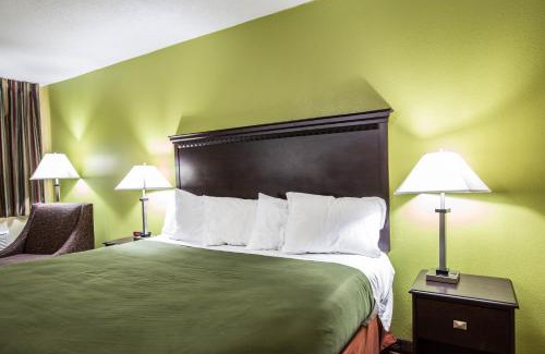 Asheville Cabin | Econo Lodge Biltmore