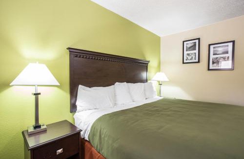 Asheville Cabin | Econo Lodge Biltmore