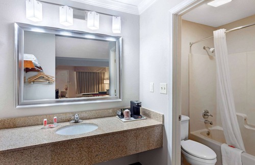 Byron Hotel | Econo Lodge Byron - Warner Robins