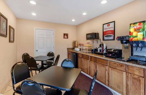 Roanoke Hotel | Econo Lodge Civic Center