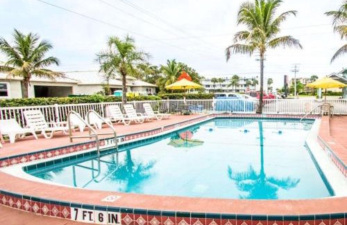 Cocoa Beach Cabin | Econo Lodge Cocoa Beach - near the Port