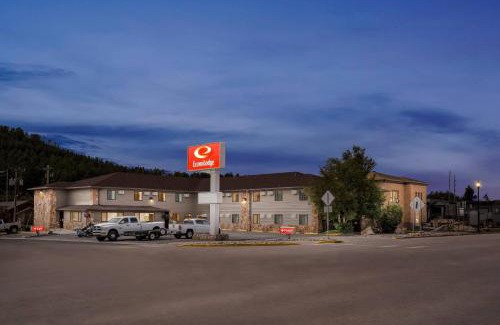 Custer Hotel | Econo Lodge, Downtown Custer Near Custer State Park and Mt Rushmore