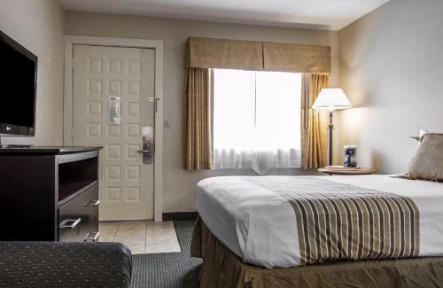 Freeport Cabin | Econo Lodge Freeport - Brunswick Area