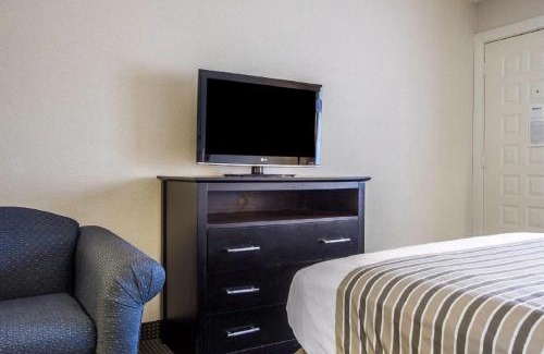Freeport Cabin | Econo Lodge Freeport - Brunswick Area